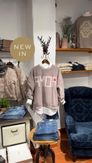 Neue Sweater von Grace sind heute eingetroffen 🥰 So tolle Modelle !!Wendebomber von Zhrill 139,95€ #mode#boutique #fashion #outfitoftheday #kollektion #fashionstyle #outfitinspiration #gkmode