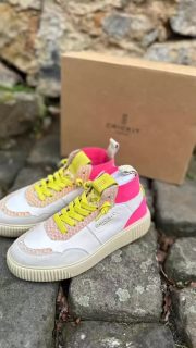 Sneaker Love ❤️@Crickit Reserviert Euch Eure Größe gerne auch über WhatsApp 0172/5664441
#fashion #outfitoftheday #kollektion #kollektion #gk.mode