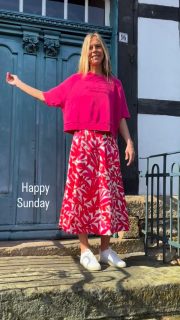 Gute Laune Outfit Cat Noir Rock 159,95€ Cat Noir Sweaty 69,95€ #boutique #heimatshoppen #fashionstyle #outfitinspiration #gkmode