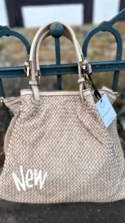 Die neuen Taschen von Marlon  sind eingetroffen . So viele unterschiedliche Modelle .Mann kann sich gar nicht entscheiden 🤷‍♀️#handtaschen #boutique #fashion #fashionstyle #gkmode