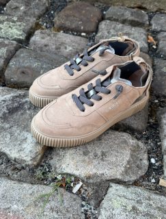 Lust auf neue Sneaker . Super leicht und total bequem !!
#sneakers #fashionstyle #herbst #outfitinspiration #gkmode